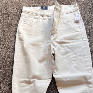 NWT gap white skinny jeans! Size 8!